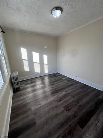 $2,200 | 239 East 9th Avenue, Roselle, NJ 07203