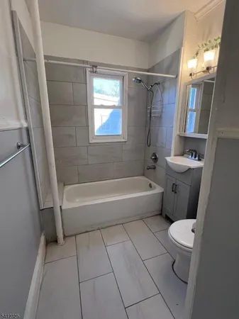 $2,200 | 239 East 9th Avenue, Roselle, NJ 07203