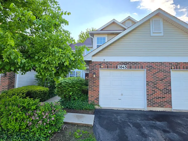 $2,349 | 3045 Kentshire Circle, Unit 3045, Naperville, IL 60564
