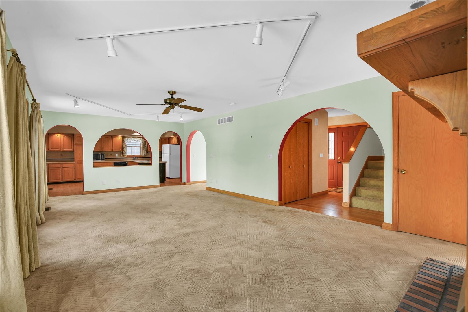 2002 O O Donnell Drive Champaign, IL 61821 - Photo 7 of 45