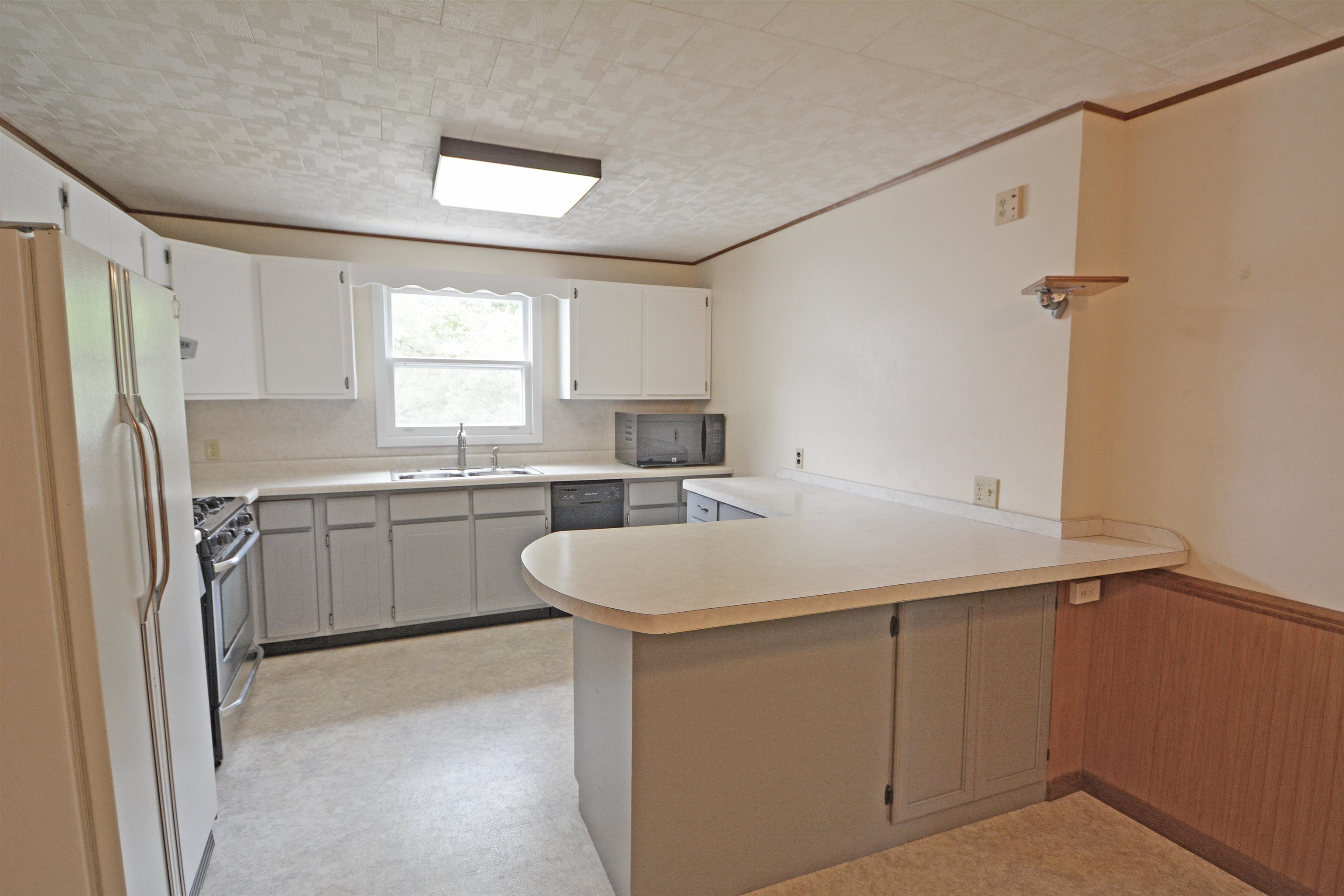 13296 Cinder Road Beulah, MI 49617 - Photo 12 of 49 1900353-11.JPG