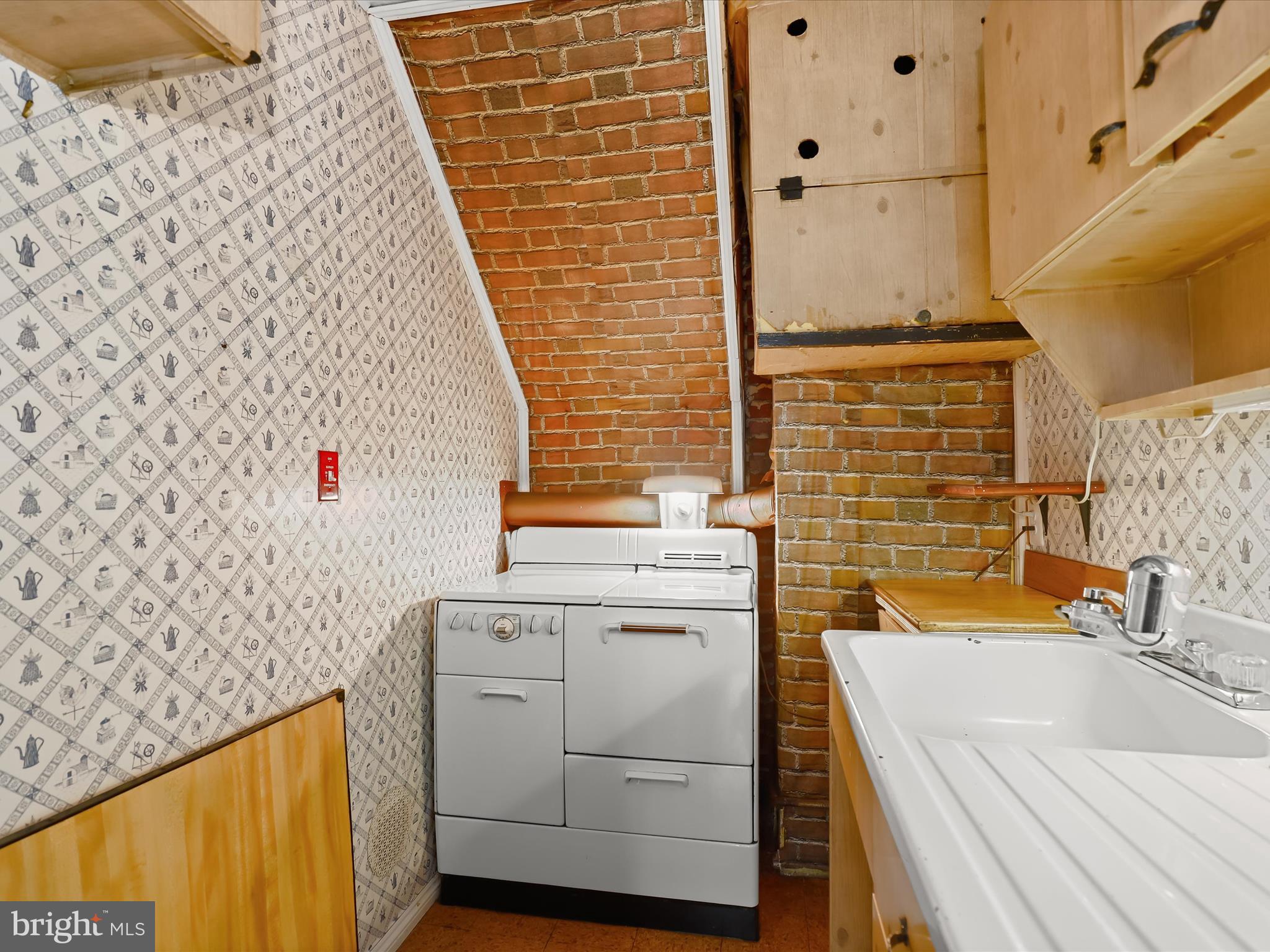 1229-7 Seven Oaks Road Halethorpe, MD 21227 - Photo 17 of 38 a bathroom with a sink and a washing machine