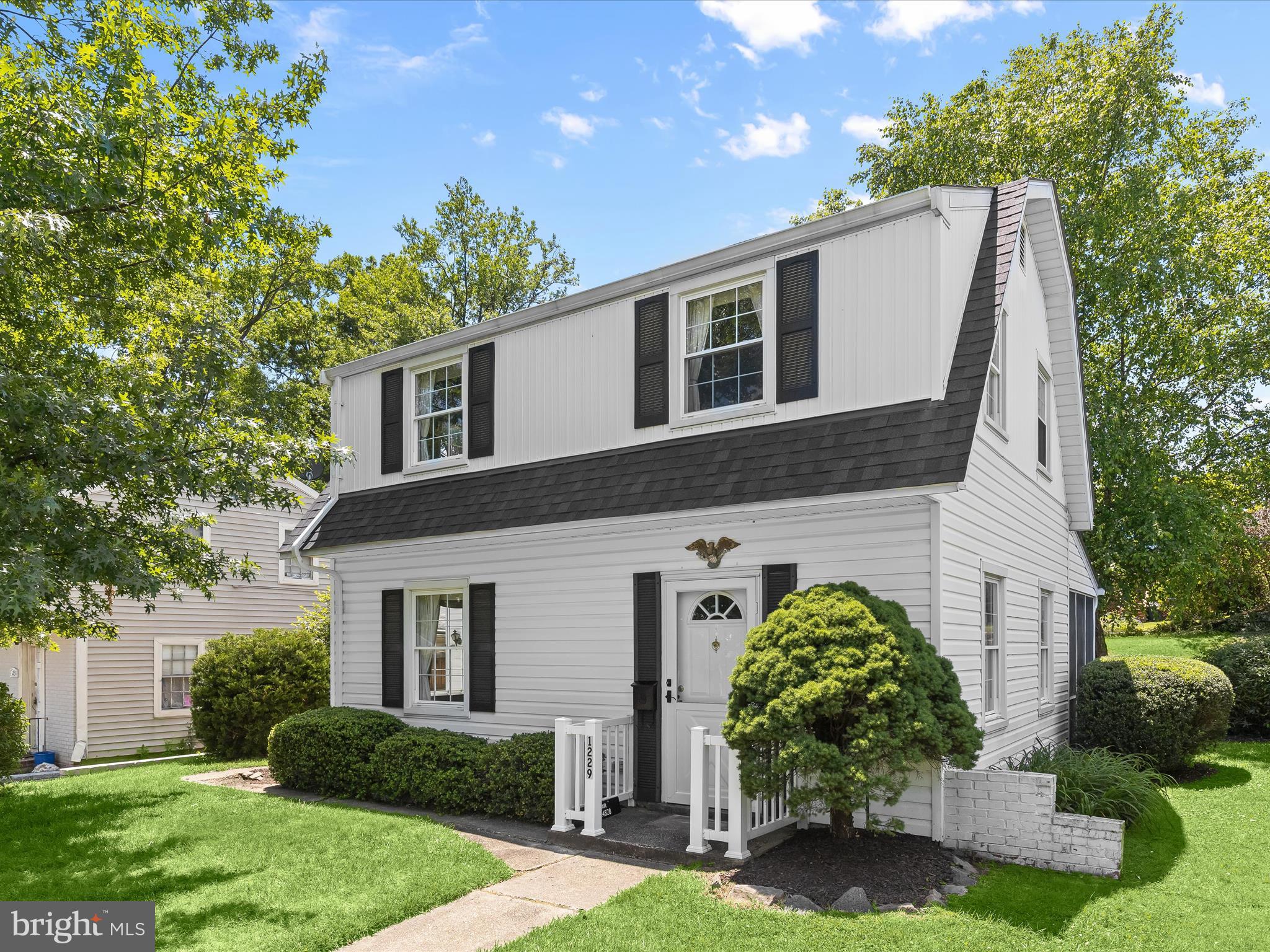 1229-7 Seven Oaks Road Halethorpe, MD 21227 - Photo 31 of 38 a front view of a house with a yard