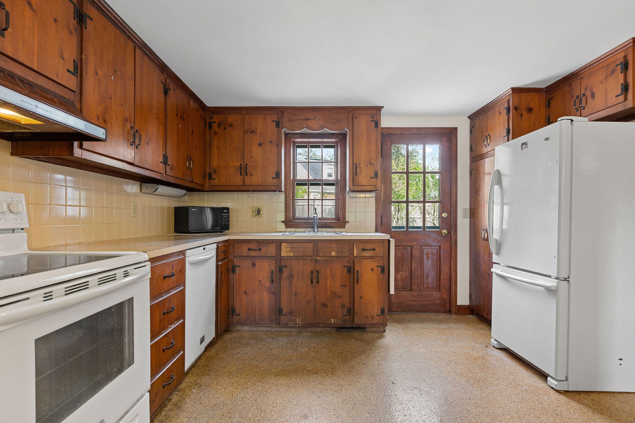 44 Beriah Brooks Road Harwich, MA 02645 - Photo 20 of 43 a kitchen with granite countertop a refrigerator stove top oven and sink