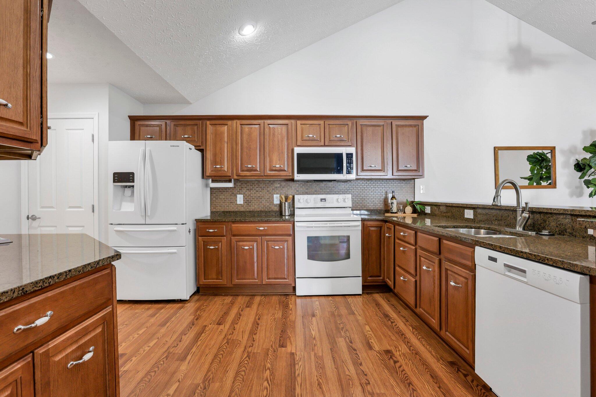 4223 Cobbler Road, Unit 16422 New Albany, OH 43054 - Photo 25 of 36 Kitchen