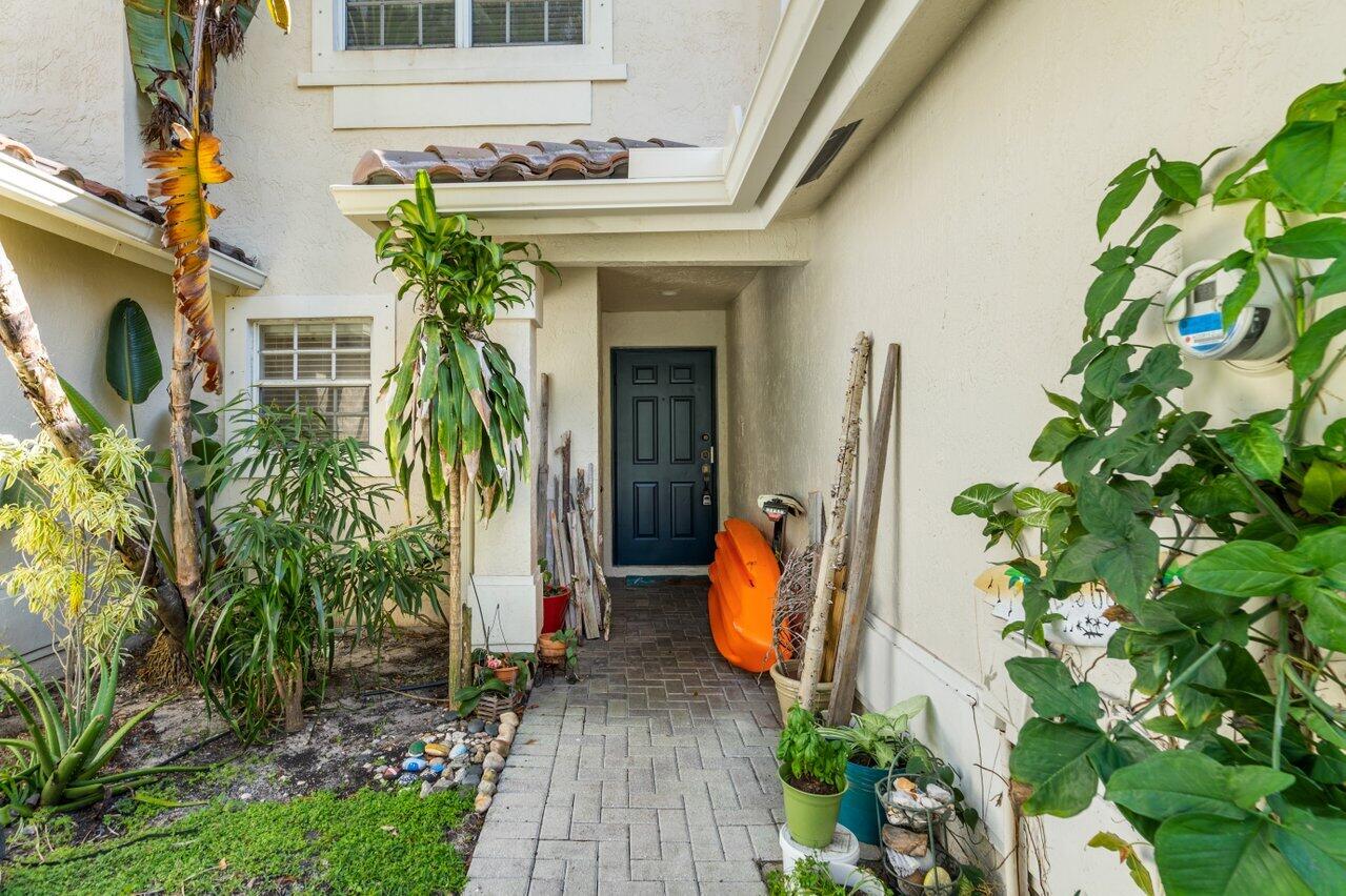 10102 Boca Palm Drive Boca Raton, FL 33498 - Photo 4 of 25 004-10102BocaPalmDrive-BocaRaton-FL-3349