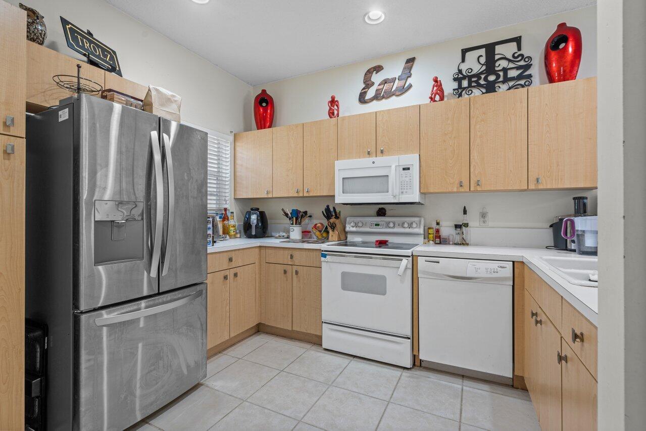 10102 Boca Palm Drive Boca Raton, FL 33498 - Photo 10 of 25 011-10102BocaPalmDrive-BocaRaton-FL-3349