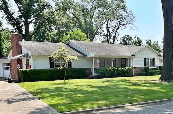 $210,000 | 203 Crestwood Lane, Pittsburg, KS 66762