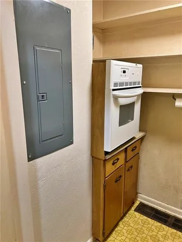 $197,500 | 203 Crestwood Lane, Pittsburg, KS 66762