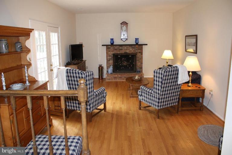 10169 Wavell Road Fairfax, VA 22032 - Photo 11 of 30 Large Room with Comfy seating area w Fireplace