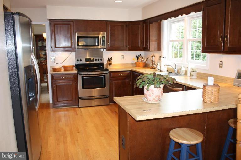 10169 Wavell Road Fairfax, VA 22032 - Photo 14 of 30 Another full vieew of the gorgeous chef's kitchen