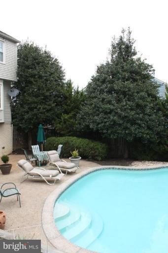 10169 Wavell Road Fairfax, VA 22032 - Photo 17 of 30 Shallow end of Sylvan Pool