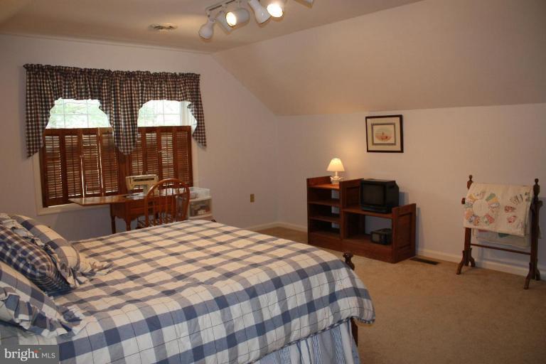 10169 Wavell Road Fairfax, VA 22032 - Photo 23 of 30 Huge Bedroom over garage, Large closet