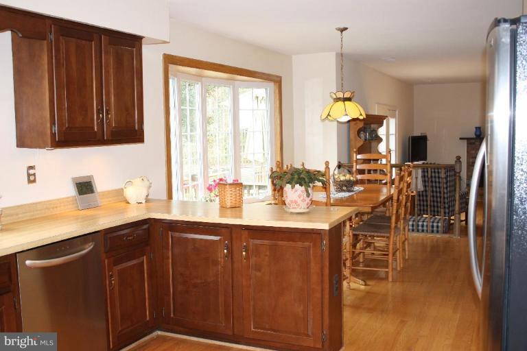 10169 Wavell Road Fairfax, VA 22032 - Photo 6 of 30 Upgraded Stainless Appliances, beautiful hardwood