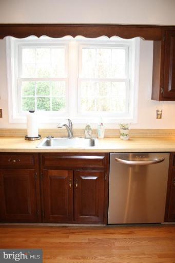 10169 Wavell Road Fairfax, VA 22032 - Photo 7 of 30 Bright Window Light and polished kitchen cabinets