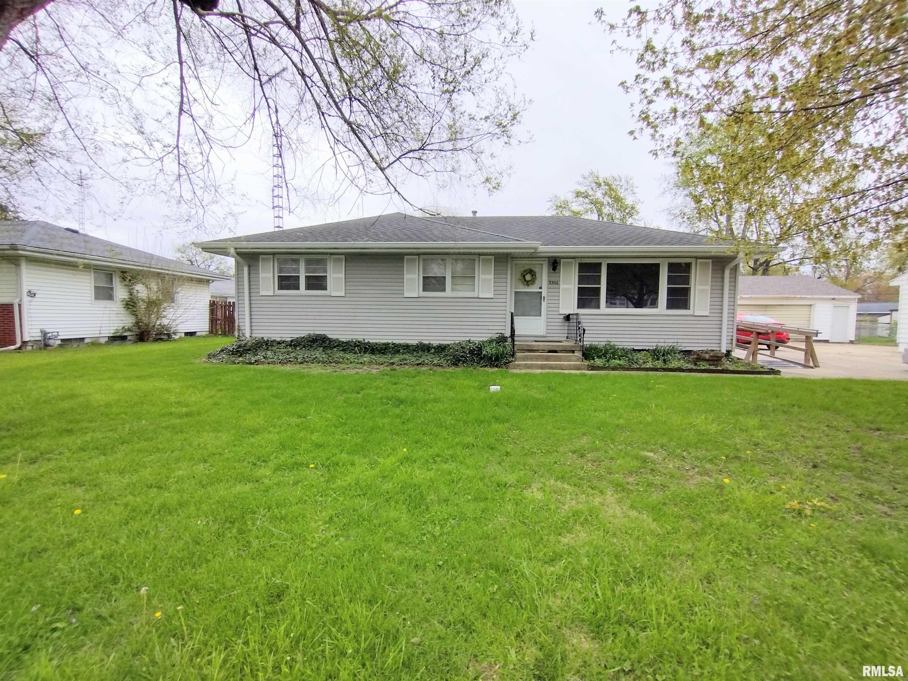 3306 Stanton Street Springfield, IL 62703 - Photo 2 of 22