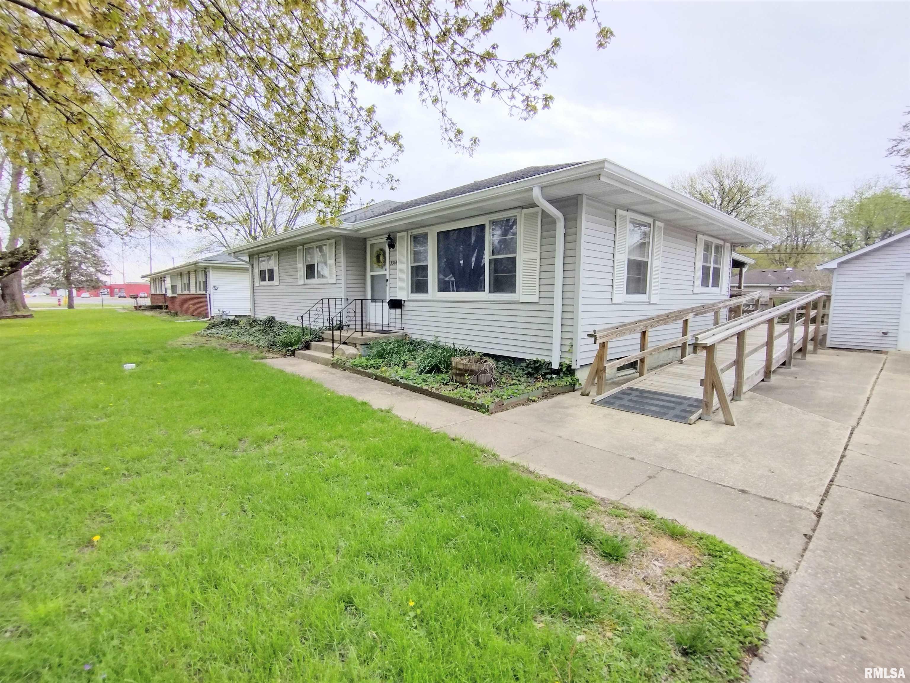 3306 Stanton Street Springfield, IL 62703 - Photo 3 of 22