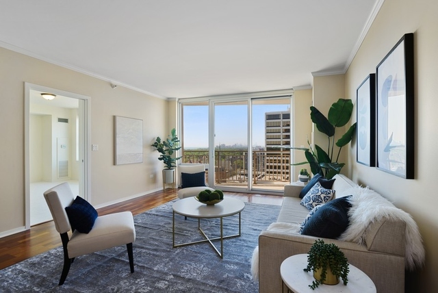 807 Davis Street, Unit 1504 Evanston, IL 60201 - Photo 2 of 14 a living room with furniture and a potted plant