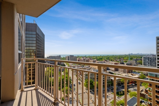 807 Davis Street, Unit 1504 Evanston, IL 60201 - Photo 13 of 14 a view of city from balcony