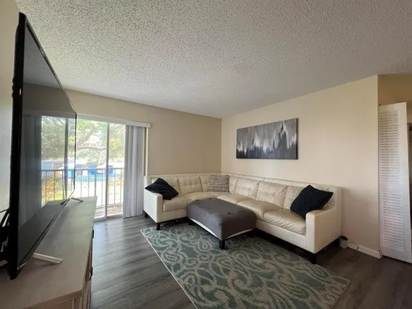 $1,950 | 1807 Fairview Villas Drive, Unit 3, Palm Springs, FL 33406