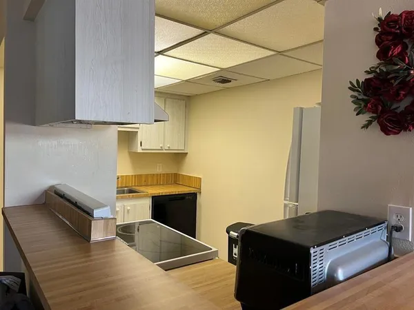 $1,950 | 1807 Fairview Villas Drive, Unit 3, Palm Springs, FL 33406