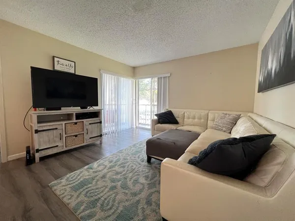 $1,950 | 1807 Fairview Villas Drive, Unit 3, Palm Springs, FL 33406