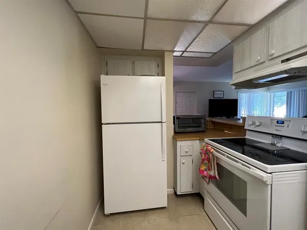 $1,950 | 1807 Fairview Villas Drive, Unit 3, Palm Springs, FL 33406