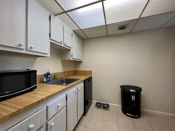 $1,950 | 1807 Fairview Villas Drive, Unit 3, Palm Springs, FL 33406