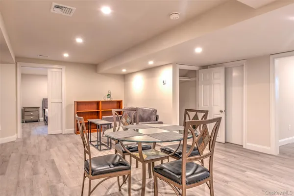 $3,100 | 17 Cobbler Lane, Setauket, NY 11733