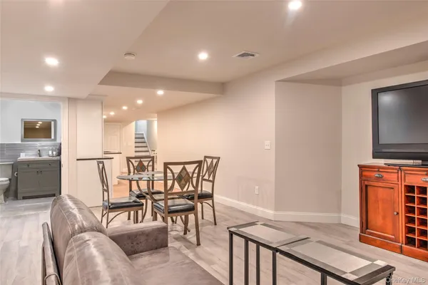 $3,100 | 17 Cobbler Lane, Setauket, NY 11733