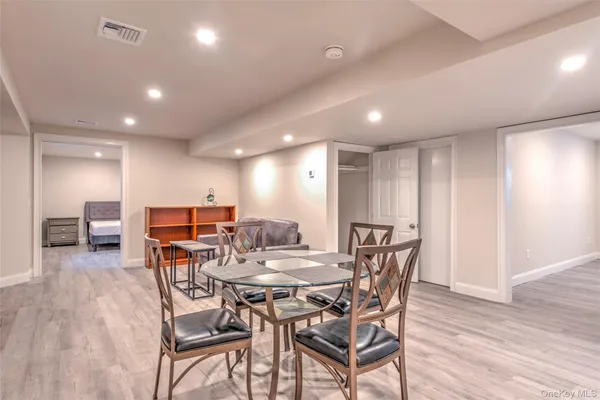 $3,100 | 17 Cobbler Lane, Setauket, NY 11733