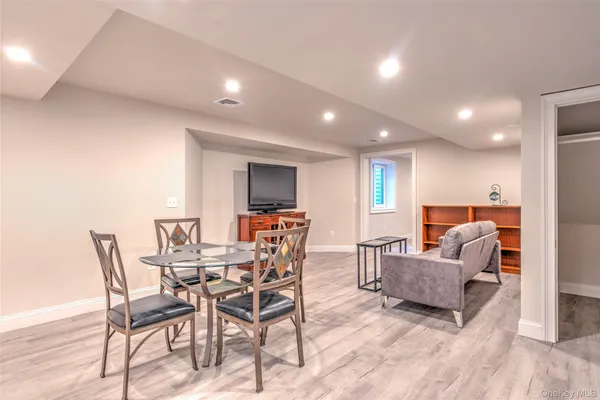 $3,100 | 17 Cobbler Lane, Setauket, NY 11733