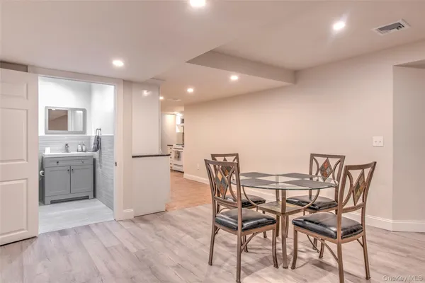 $3,100 | 17 Cobbler Lane, Setauket, NY 11733