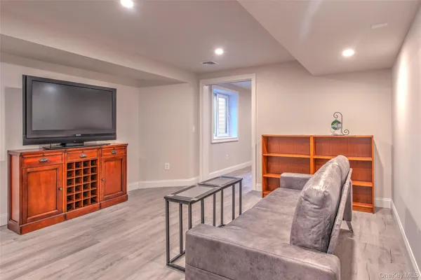 $3,100 | 17 Cobbler Lane, Setauket, NY 11733