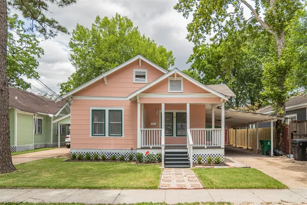 $2,400 | 747 East 18th Street, Houston, TX 77008