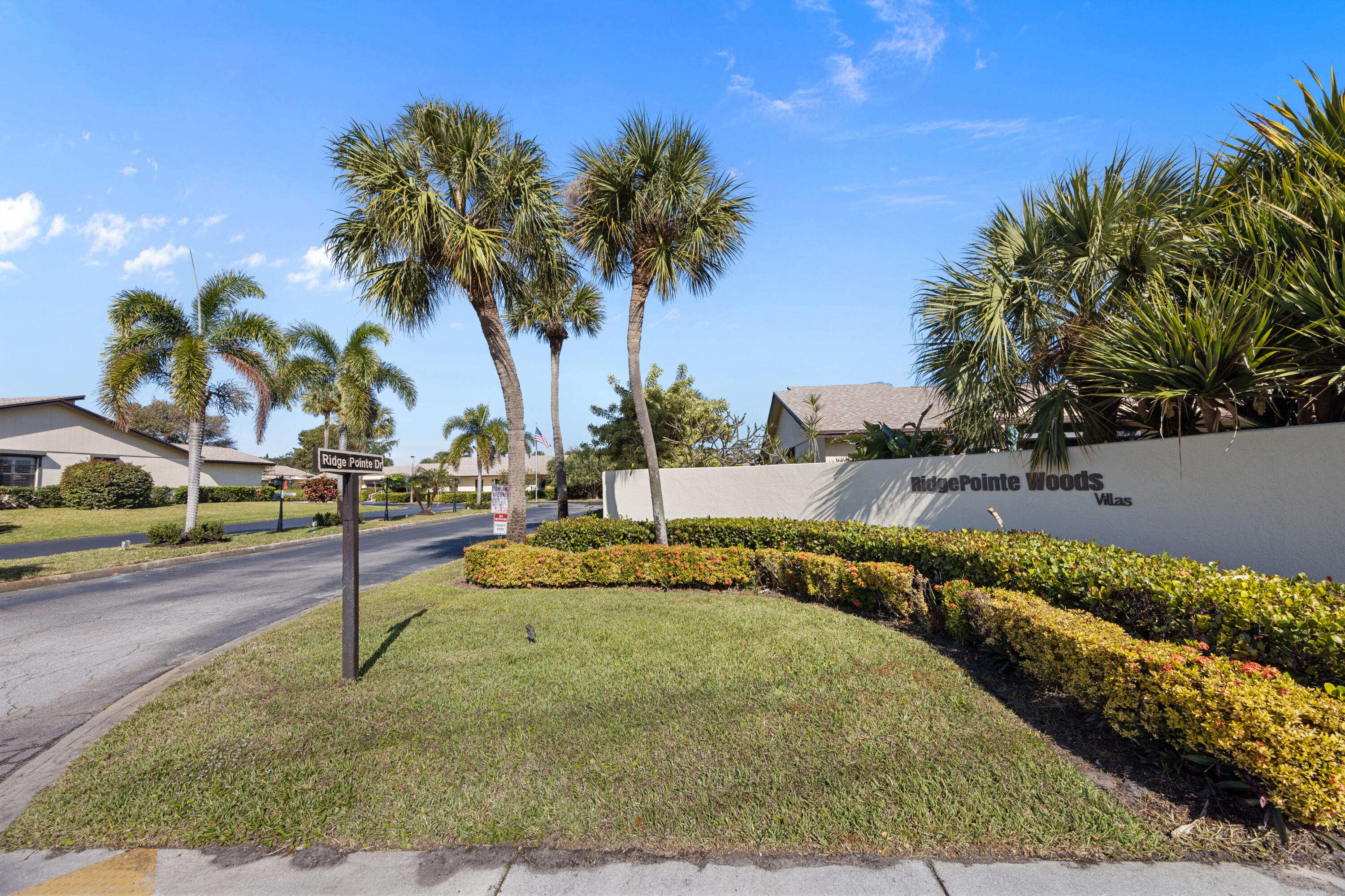 8 Ridge Pointe Drive, Unit D Boynton Beach, FL 33435 - Photo 24 of 30 Community Entrance