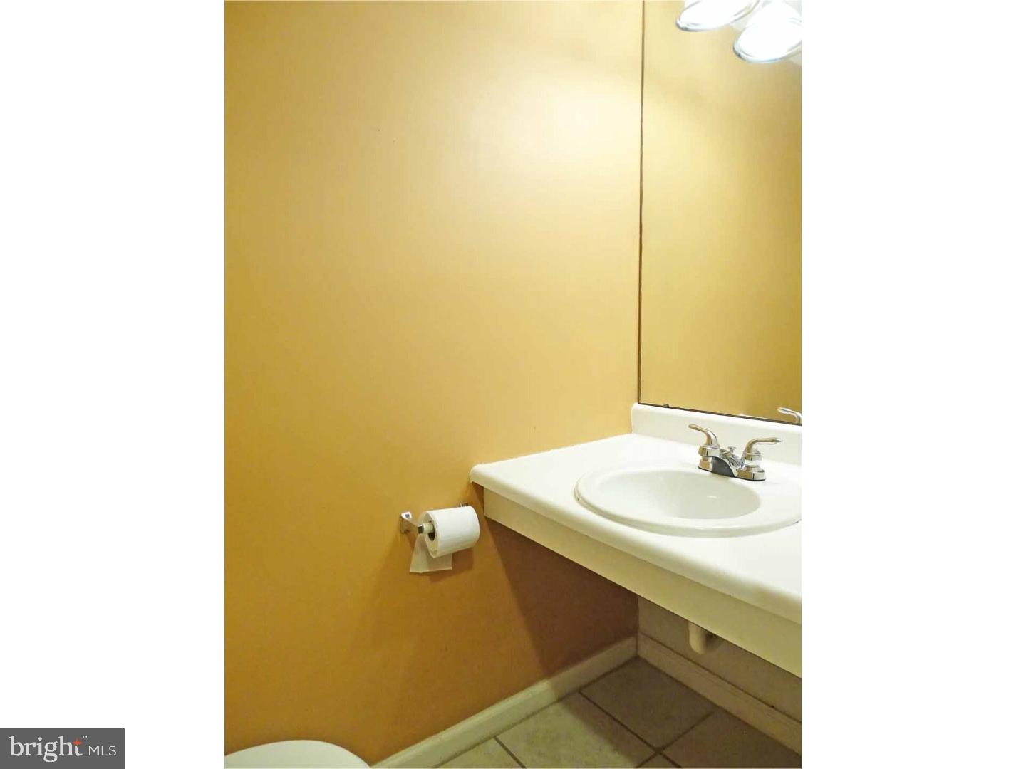 526 Winding Way Warminster, PA 18974 - Photo 11 of 23 Gallery Image 11