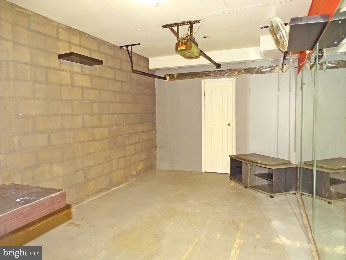 526 Winding Way Warminster, PA 18974 - Photo 13 of 23 Garage