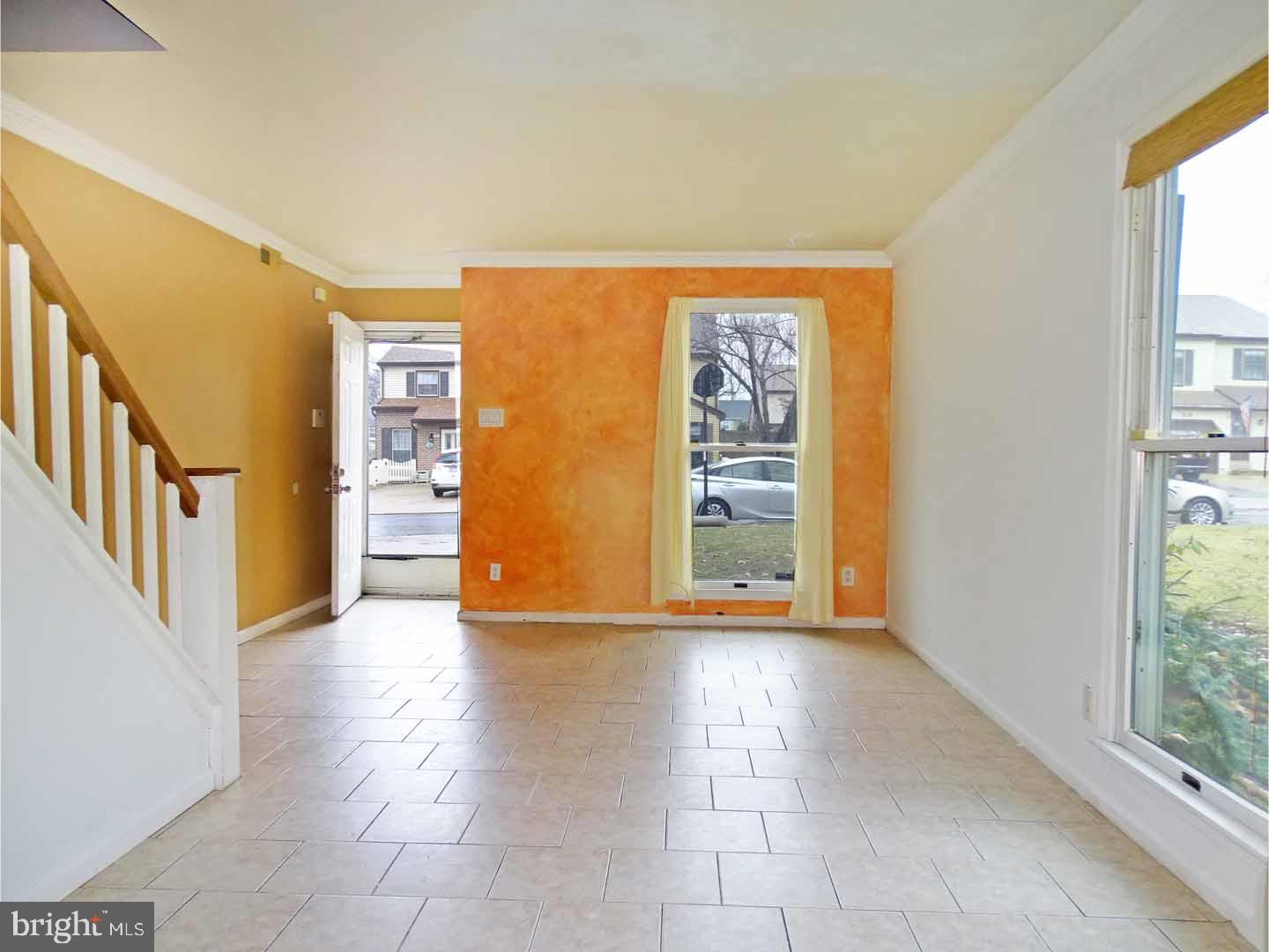 526 Winding Way Warminster, PA 18974 - Photo 3 of 23 Living Room
