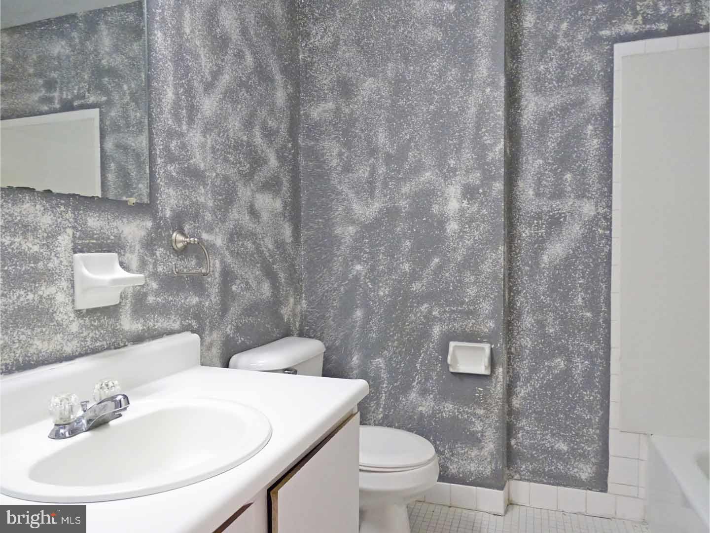 526 Winding Way Warminster, PA 18974 - Photo 21 of 23 Bathroom