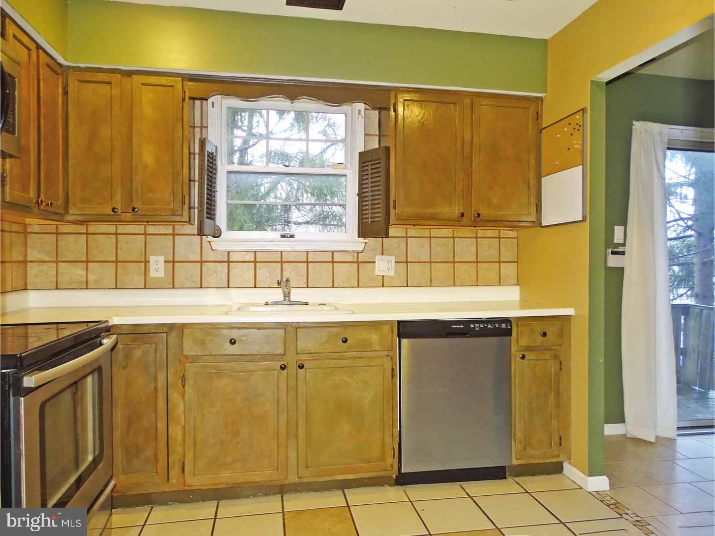 526 Winding Way Warminster, PA 18974 - Photo 6 of 23 Kitchen