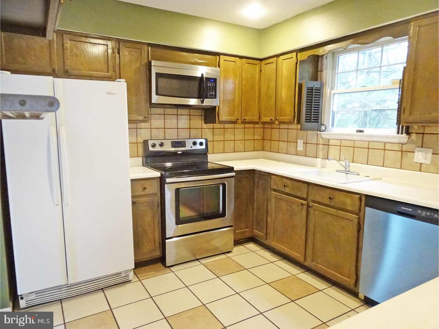526 Winding Way Warminster, PA 18974 - Photo 7 of 23 Kitchen