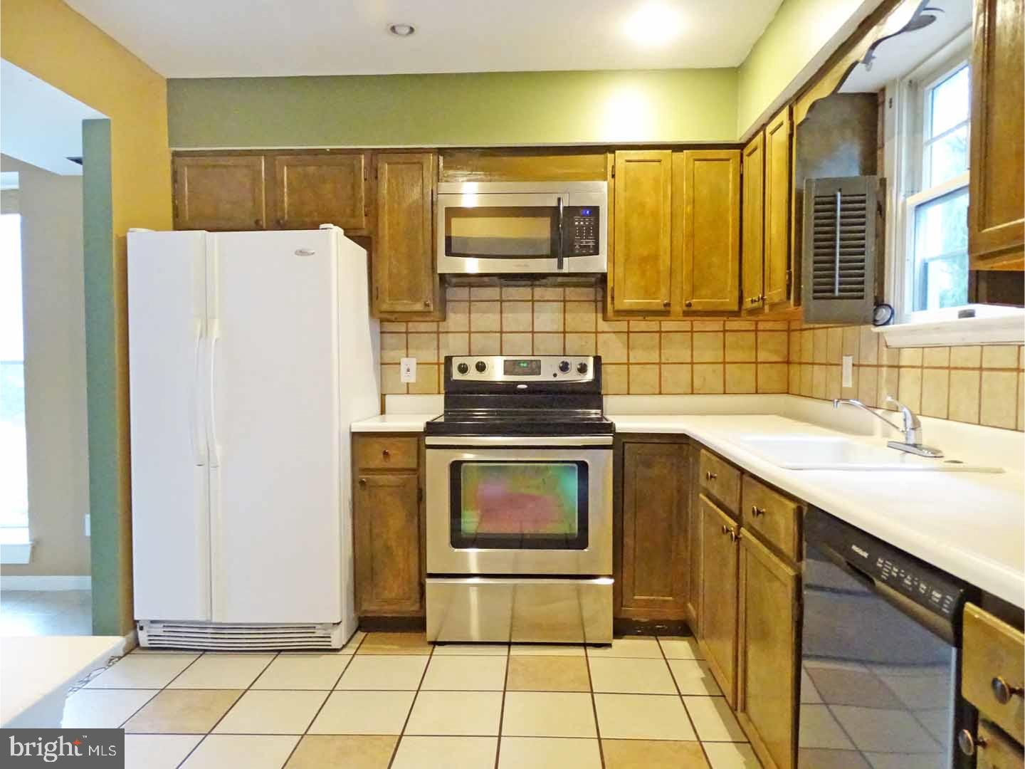 526 Winding Way Warminster, PA 18974 - Photo 8 of 23 Kitchen