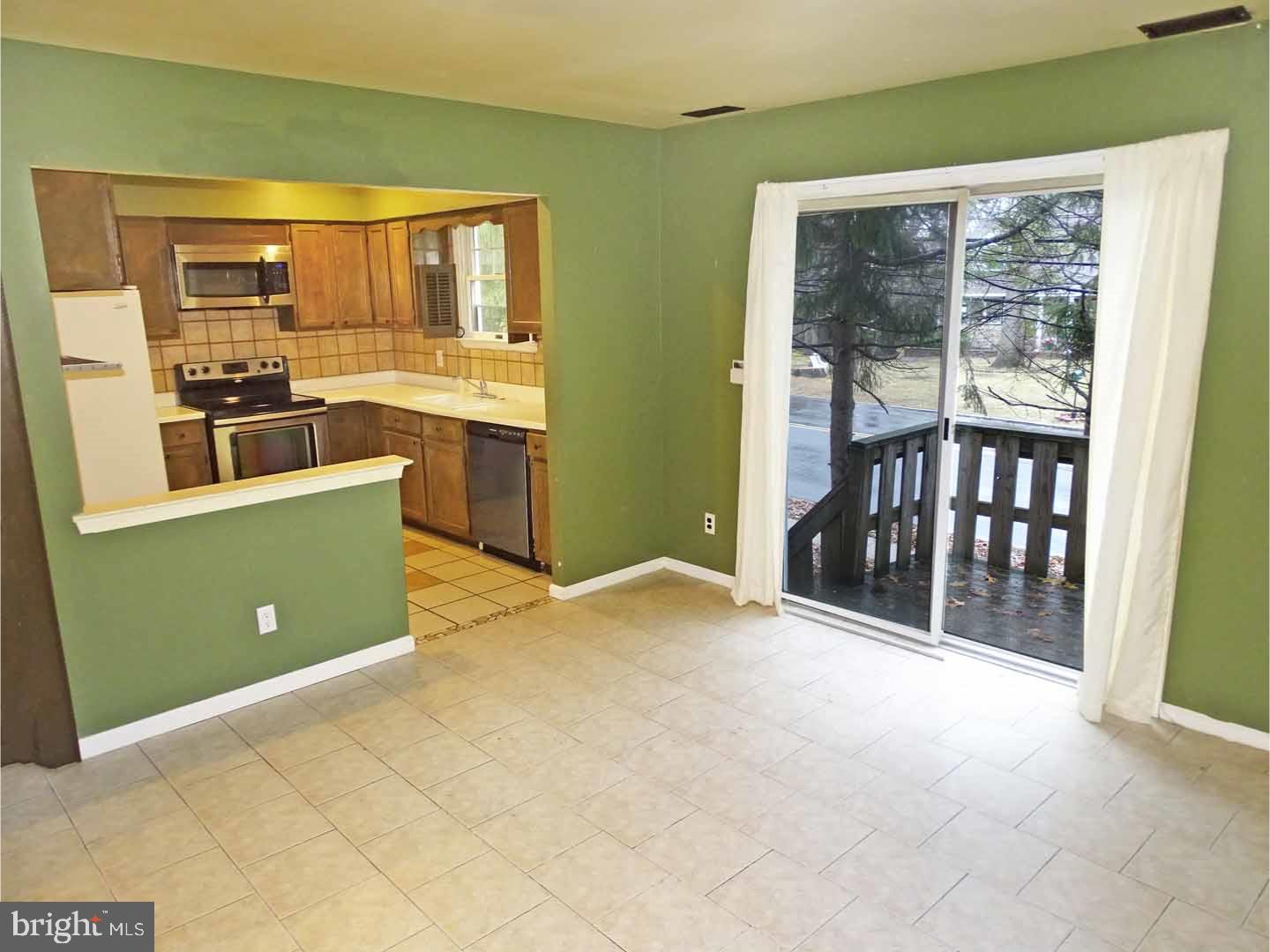 526 Winding Way Warminster, PA 18974 - Photo 10 of 23 Family Room