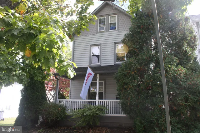 a house view with a outdoor space