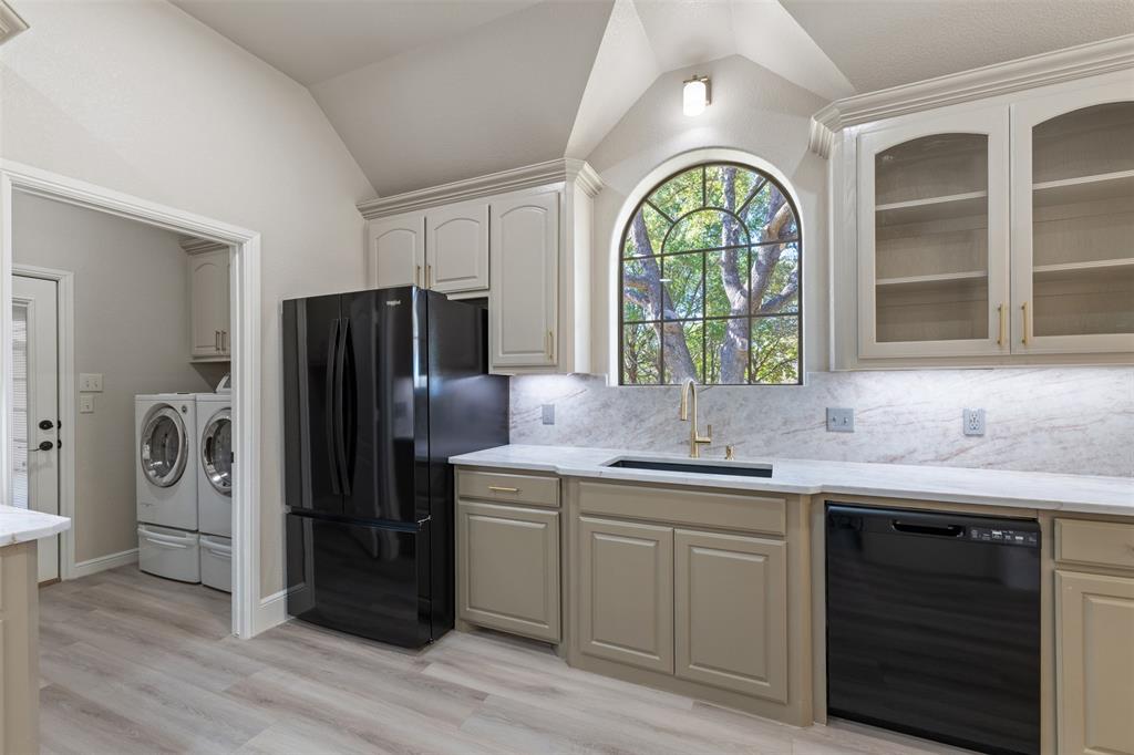 615 West Aurora Vista Trail Aurora, TX 76078 - Photo 13 of 40 a kitchen with stainless steel appliances granite countertop a refrigerator and a sink