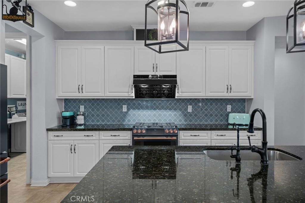 20346 Symphony Drive Riverside, CA 92507 - Photo 11 of 44 Kitchen