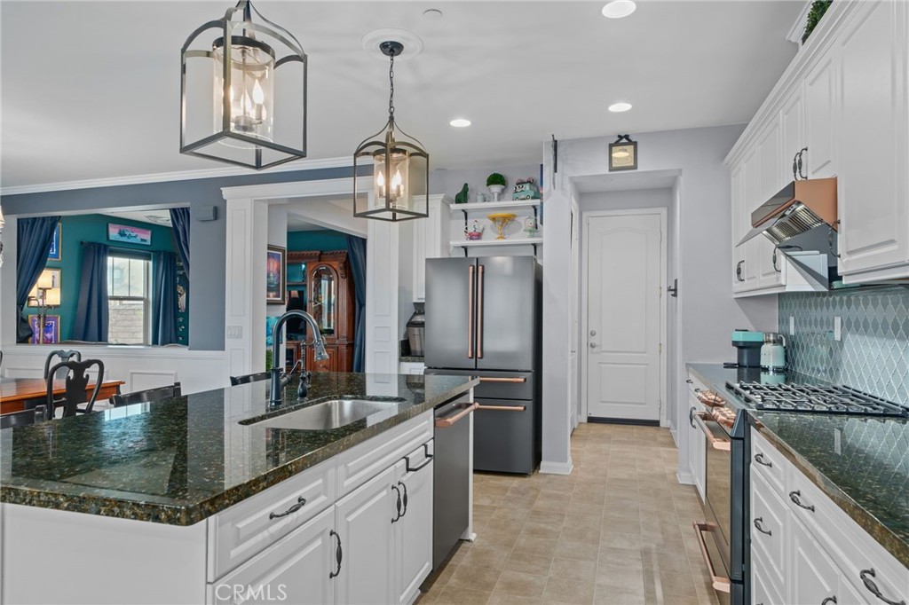 20346 Symphony Drive Riverside, CA 92507 - Photo 12 of 44 Kitchen