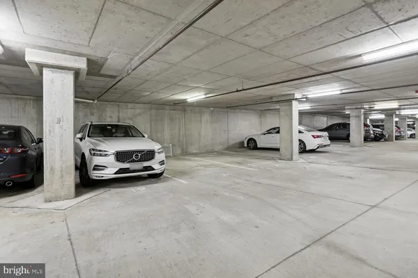 $2,975 | 444 West Broad Street, Unit 619, Falls Church, VA 22046