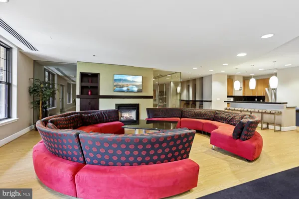 $2,975 | 444 West Broad Street, Unit 619, Falls Church, VA 22046